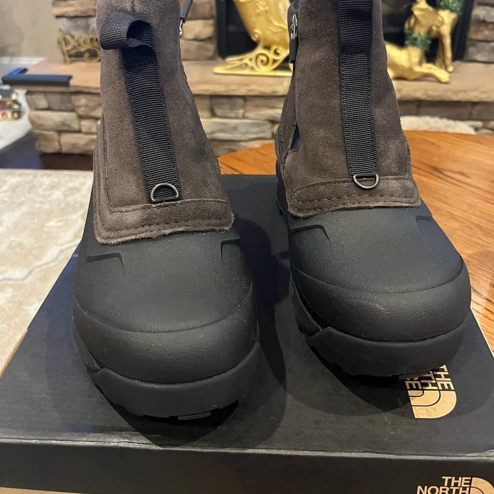 The North Face Men's Chilkat V Zip Dark Brown and Black Snow Boots Brand New